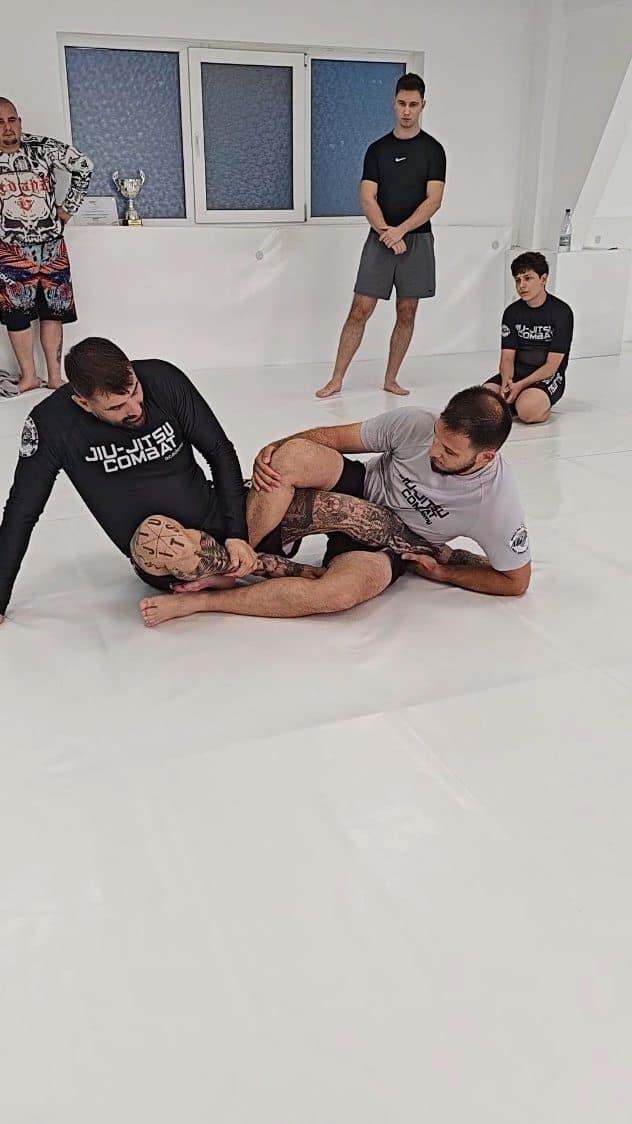 Partea a 4 a din seria Ankle Lock.