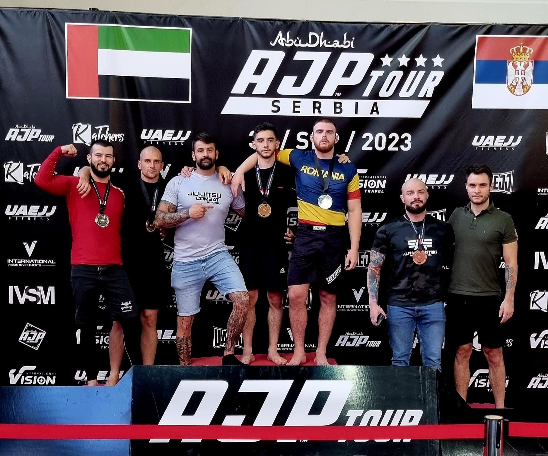 Sportivi cu medalii pe podium, la turneul AJP Tour din Serbia, 2023