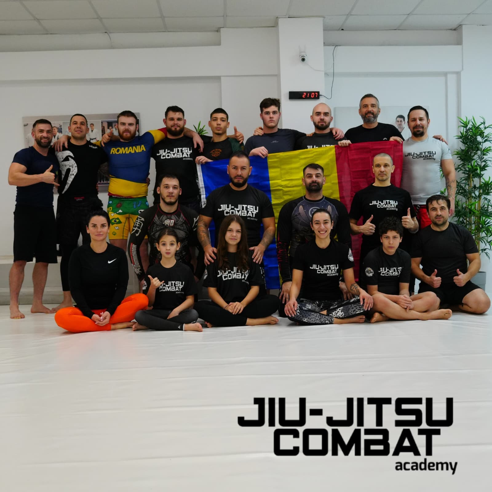 Grupa de la Jiu-Jitsu Combat pe saltea